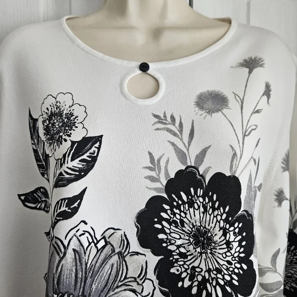 Beautiful Alfred Dunner Monochrome Floral Long Sleeve Top Sz 2X - Picture 2 of 10